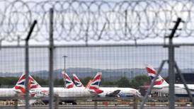 El Reino Unido busca alternativas para reanudar el tráfico aéreo 