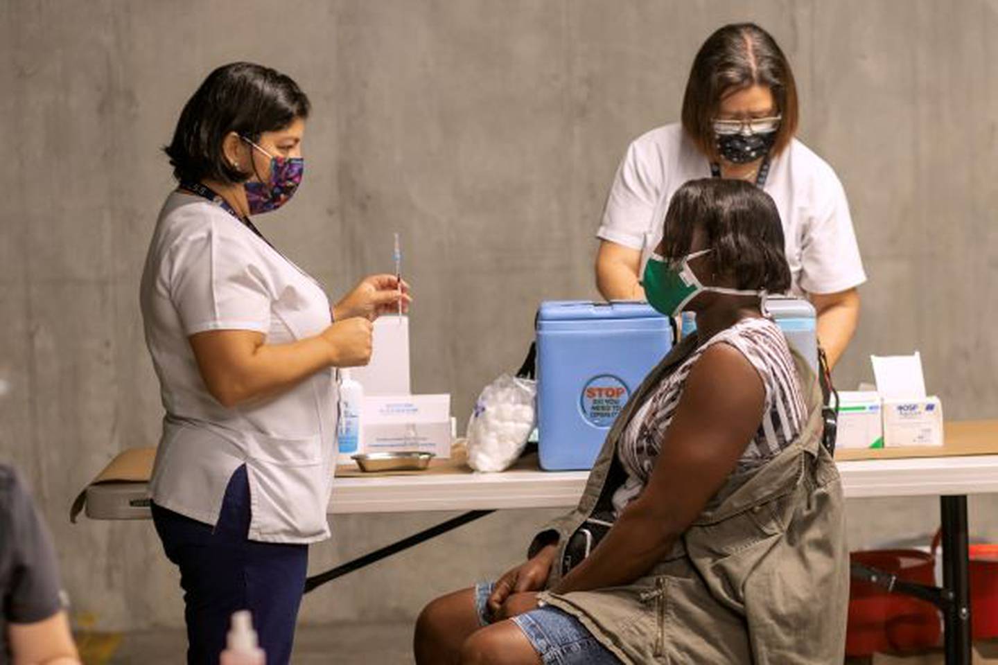 La clínica Ricardo Jiménez Núñez vacunará contra la covid-19, este domingo, a los usuarios que pertenecen al área de salud Goicoechea 2 en seis vacunatorios en el Walmart de Guadalupe.