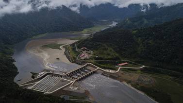 El gobierno ecuatoriano apostó por China para una represa que ahora se resquebraja
