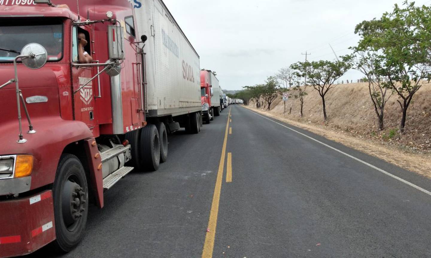Transportistas varados en frontera con Nicaragua
