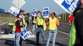 Comienza histórica huelga en EE. UU. que afecta a tres grandes fabricantes de autos