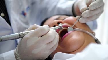 Cirujanos dentistas intentan mantener activo su negocio, pero enfrentan altos precios en insumos de protección