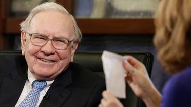 Empresa de Warren Buffett compra millones de acciones más de Apple