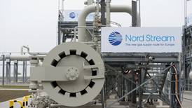 Precios del petróleo y el gas suben tras recorte de entregas anunciado por ruso Gazprom