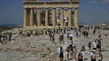 La Acrópolis de Atenas es invadida por turistas hasta niveles preocupantes