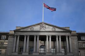 Banco de Inglaterra mantiene su tasa de interés en 5,25% tras 14 alzas consecutivas