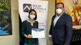 Periodista Paula Umaña de EF gana premio al periodismo bursátil 2021