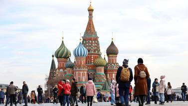 Rusia cierra sus fronteras a 500 estadounidenses, incluidos presentadores de televisión y expresidentes