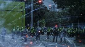 Colombia cumple cuatro semanas de vértigo entre protestas pacíficas y disturbios 