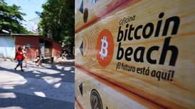 Alza en el bitcoin cambia vidas en playa de El Salvador