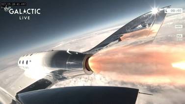 Virgin Galactic lanza su primer vuelo espacial turístico