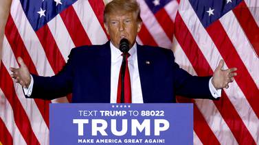 Trump lanza su candidatura para el 2024 perseguido por la sombra de Ron DeSantis