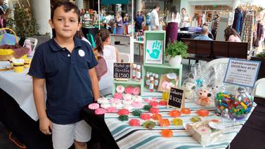 Niños emprendedores venden sus productos en ‘Mercado Navideño Sabor y Diseño’