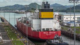 Restricciones al tránsito en Canal de Panamá seguirán un año por escasez de agua