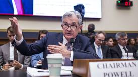 Powell desgrana los desafíos de la Fed, bajo ataques de Trump