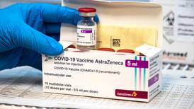 Unión Europea afirma que “verá” si continúa acuerdo con AstraZeneca para compra de vacunas anti COVID-19