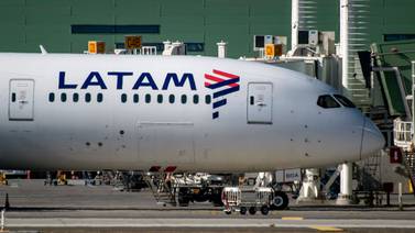 Siguen los problemas con aviones de Boeing: Autoridades investigan fallo “técnico” en vuelo de LATAM entre Australia y Chile
