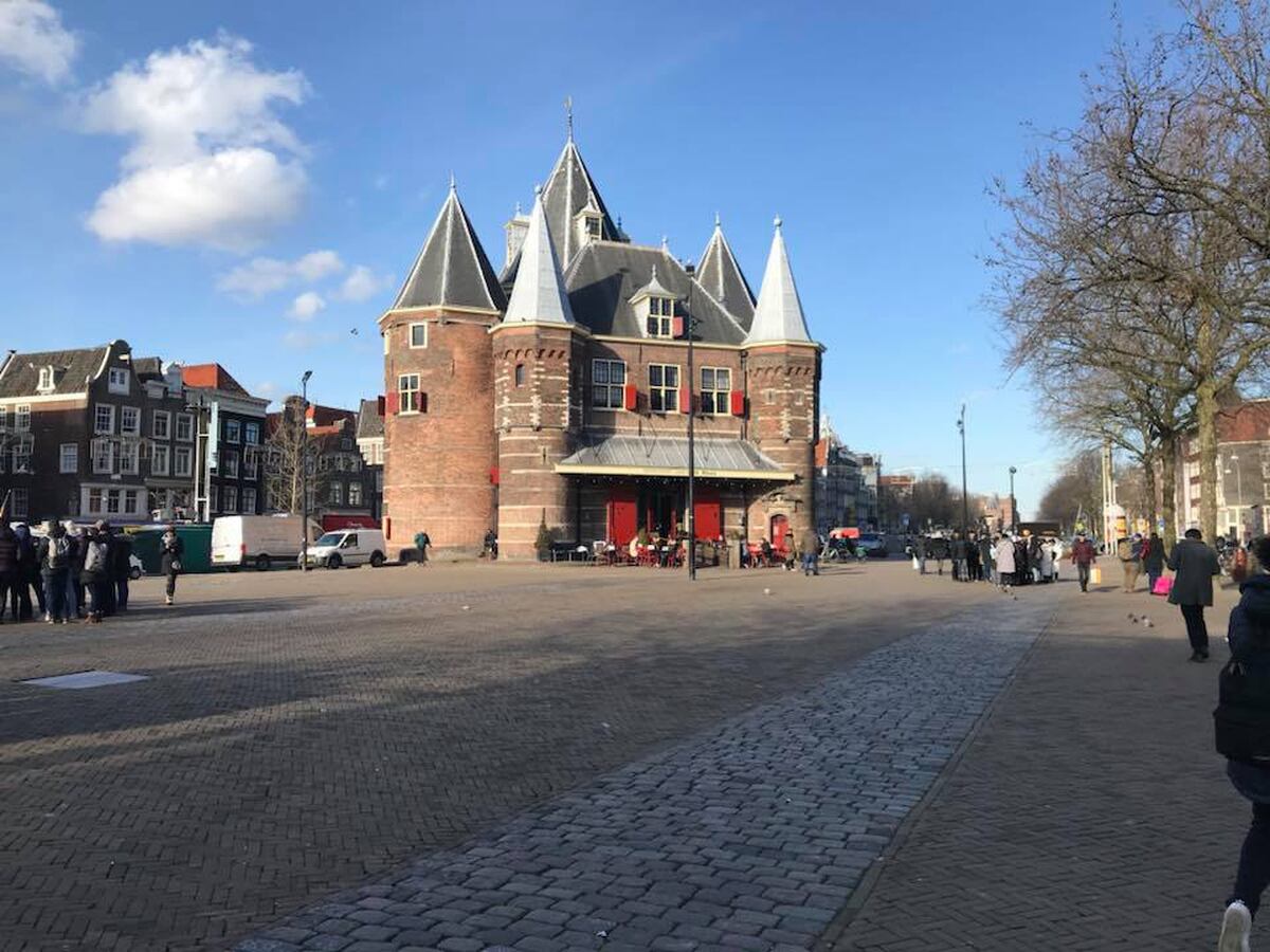 Universidad de Holanda imparte clases al aire libre para evitar la