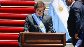 Javier Milei asume la presidencia de Argentina con la promesa de un “shock” económico 