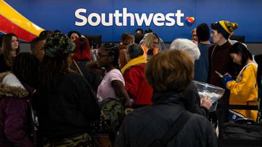 Southwest Airlines bajo fuego de críticas por caos de vuelos en EE. UU.