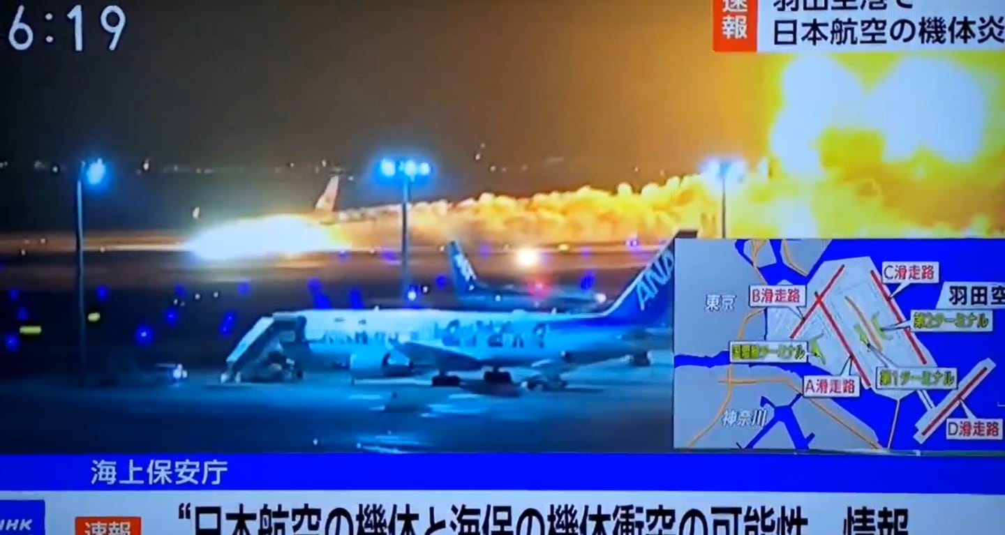 Cinco muertos en la colisión de dos aviones en Japón | Captura de pantalla de Twitter / X.