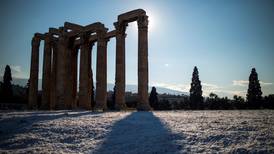 Grecia lanza su temporada turística el viernes después de  siete meses de confinamiento y los estadounidenses empiezan a dejar de usar mascarilla