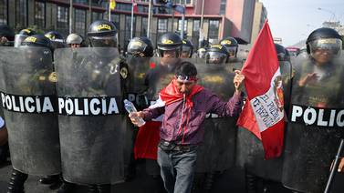 Perú: los posibles escenarios para salir de dos meses de protestas y represión