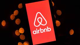 Valoración de Airbnb supera los $100.000 millones en el mayor debut en bolsa de EE.UU. en 2020