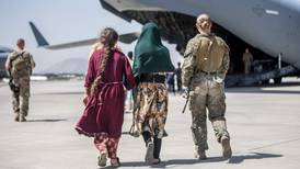 ONU advierte a talibanes sobre los límites en el trato a mujeres y niñas
