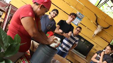 Las comunidades emprenden, como el consorcio de turismo La Bajura Guanacasteca en Nicoya