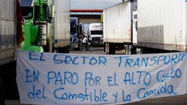 Gobierno de Panamá rebaja precio de gasolina para que manifestantes levanten bloqueos