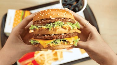 Índice Big Mac: el colón es la segunda moneda menos subvaluada frente al dólar