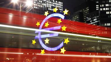20 años después de su creación, el euro es un coloso minusválido