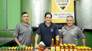 La pyme apícola que decidió innovar: hoy vende miel con aceites esenciales y tiene certificación kosher