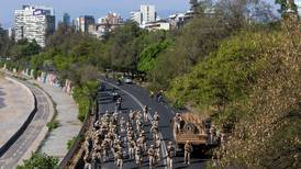 Piñera se reúne con líderes políticos en un intento de calmar las calles en Chile