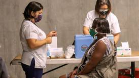 Migrantes y refugiados residentes en Costa Rica pueden aplicarse la vacuna contra la covid-19