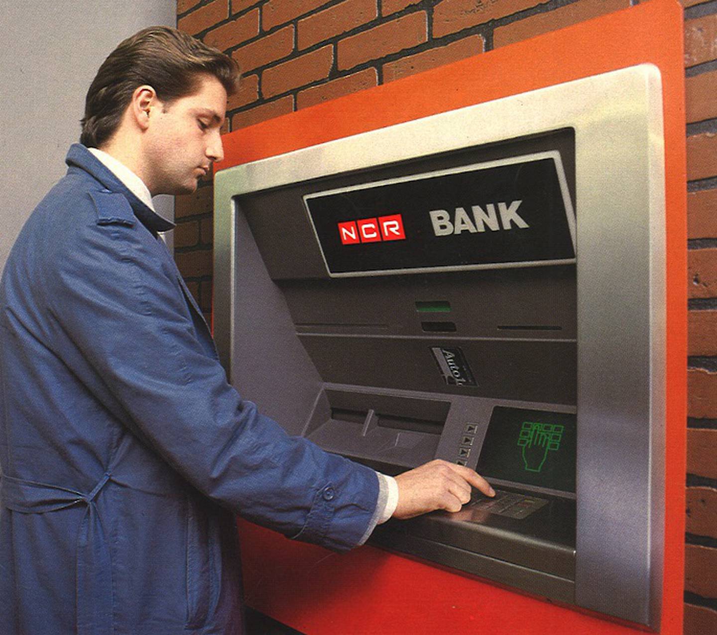 First atm. Банкомат (ATM). Эволюция банкоматов. Новые банкоматы. Банкомат США.