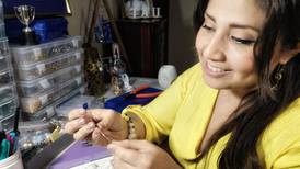 Ella decidió reinventarse y creó su propia marca de joyería artesanal