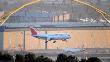 España impone visas a ciertas nacionalidades ante colapso en el aeropuerto de Madrid