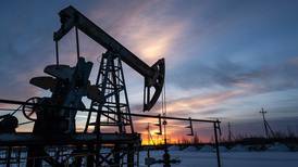 Precio del petróleo baja junto a la inflación en Estados Unidos, pero todavía hay preocupaciones