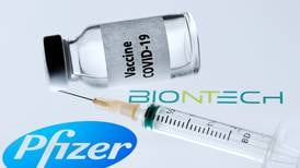 Reino Unido aprobó vacuna de Pfizer/BioNtech y la aplicará a partir de la próxima semana
