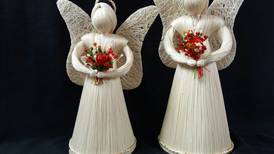 Ellas emprendieron desde sus casas y en esta época navideña venden sus artesanías en Cemaco