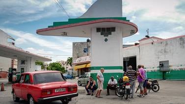 Alza del 500% en combustibles eleva temor por inflación en Cuba