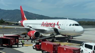 Avianca sufre turbulencias con clientes al adoptar modelo tarifario de aerolíneas de bajo costo