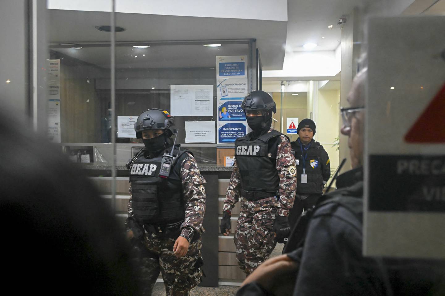 El exvicepresidente Jorge Glas, quien recibió asilo político en la embajada mexicana en Quito, fue el objetivo de la incursión policial de ecuatoriana el pasado 5 de abril. Foto: AFP
