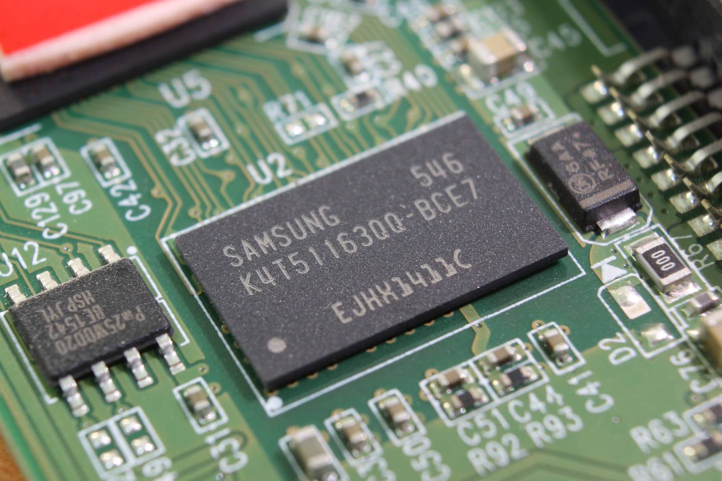 EE. UU. otorgará a Samsung hasta $6.400 millones para fabricar chips en Texas - AFP - Shutterstock - Chip semiconductores microchip Samsung.