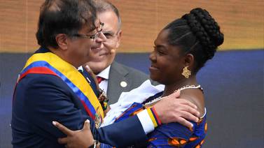 Gustavo Petro asume como presidente de Colombia comprometido con la paz y la igualdad