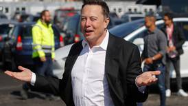 Elon Musk vende $5.000 millones de acciones de Tesla tras una encuesta en Twitter