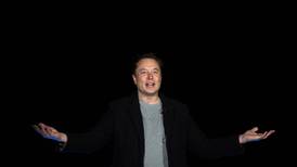Elon Musk restablece en Twitter cuentas de periodistas que informaron sobre el rastreo de su avión privado