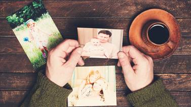 Cómo darles nueva vida a tus antiguas fotografías familiares